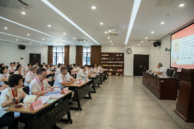 周章玉同志為2024年惠州市教育系統黨組織書記、校長暑期讀書班作專題輔導